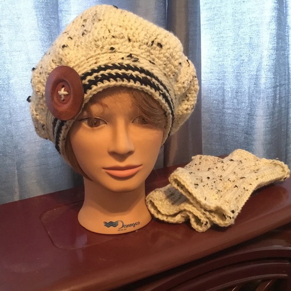 Scottish style crocheted Tam and fingerless gloves ma… - Picture 7 of 9